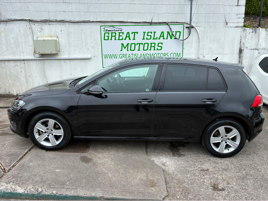 2015 Volkswagen Golf - image 3