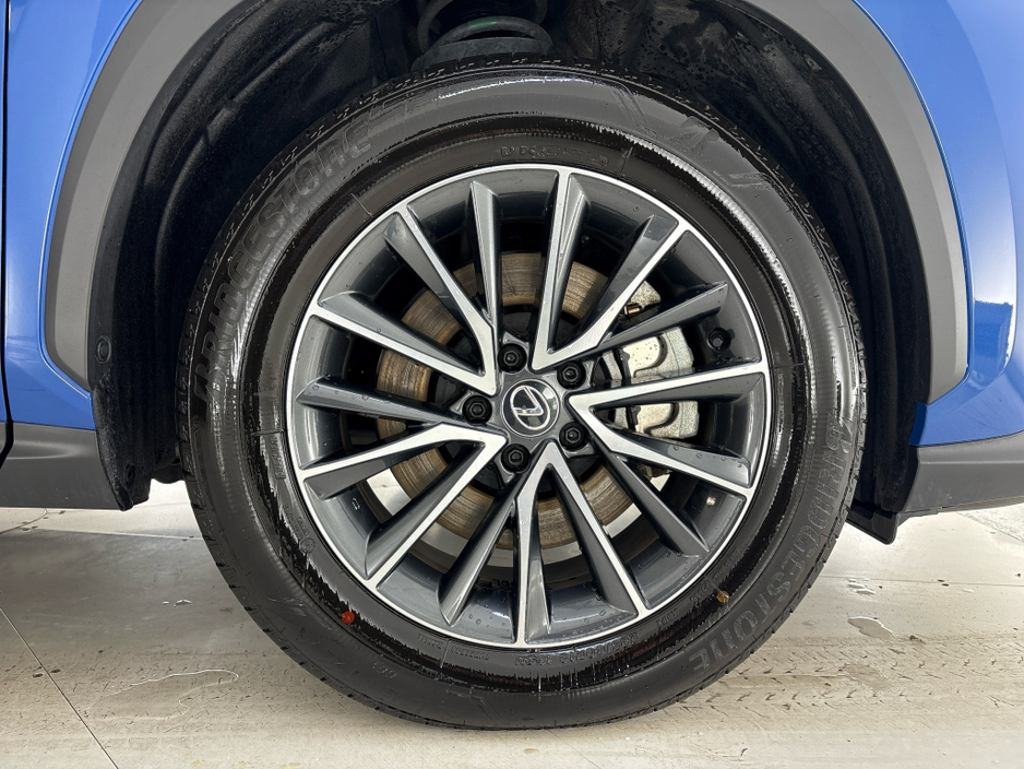 2025 Lexus NX 450 h+ - image 5