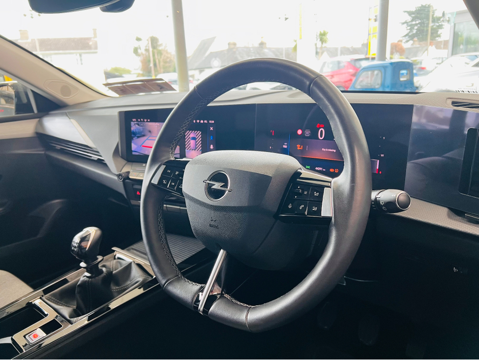 2023 Opel Astra - image 5