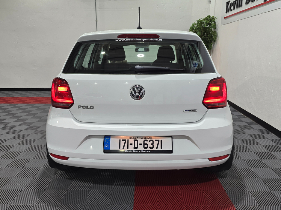 2017 Volkswagen Polo - image 3