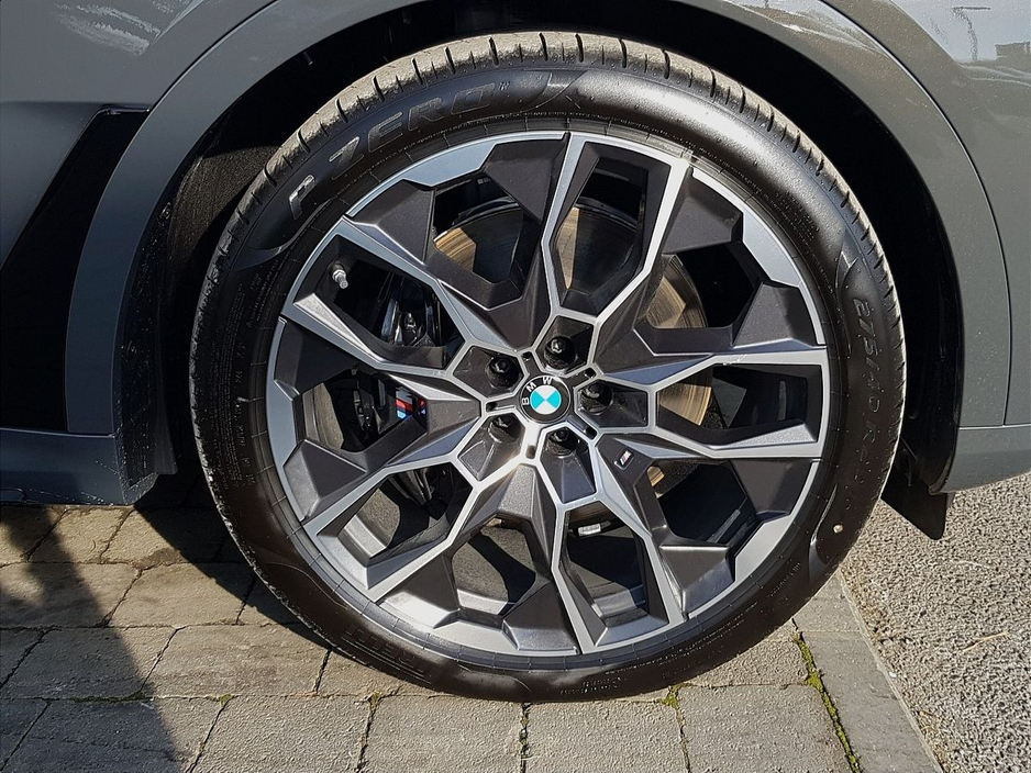 2026 BMW X7 - image 12