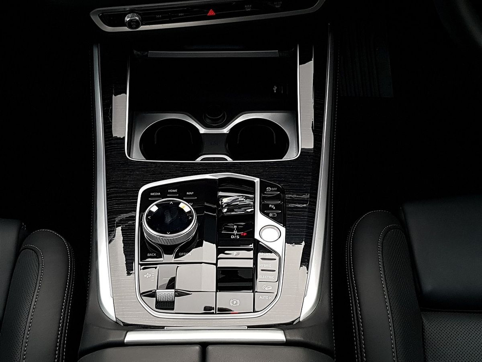 2024 BMW X5 - image 10