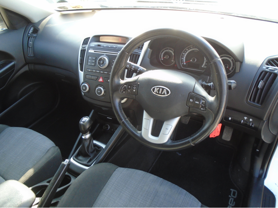 2011 Kia Ceed - image 11