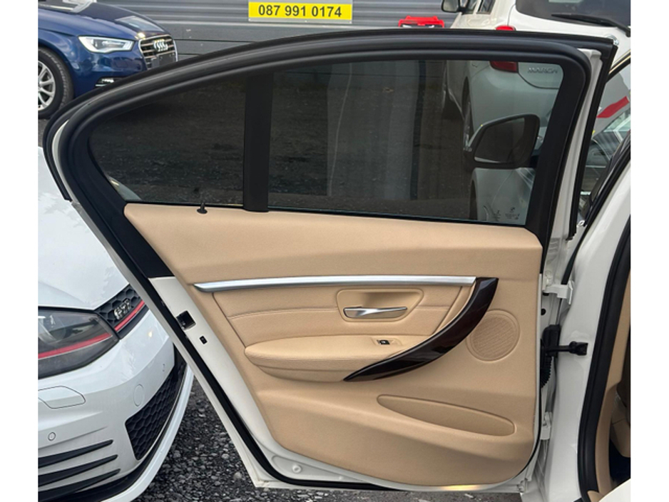 2016 BMW 3 Series - image 12