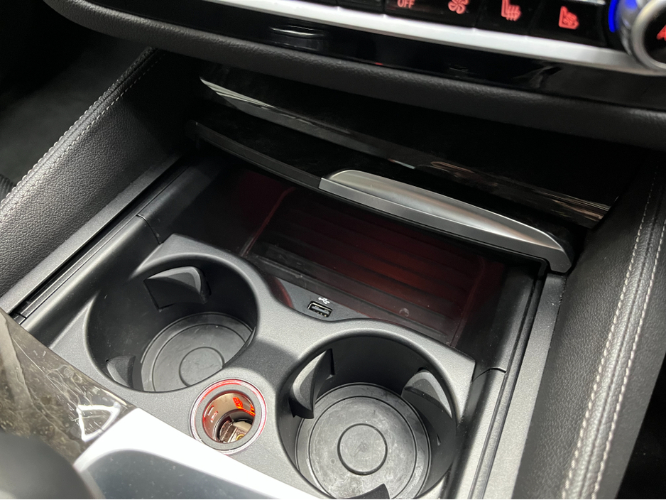 2018 BMW 5 Series - image 24