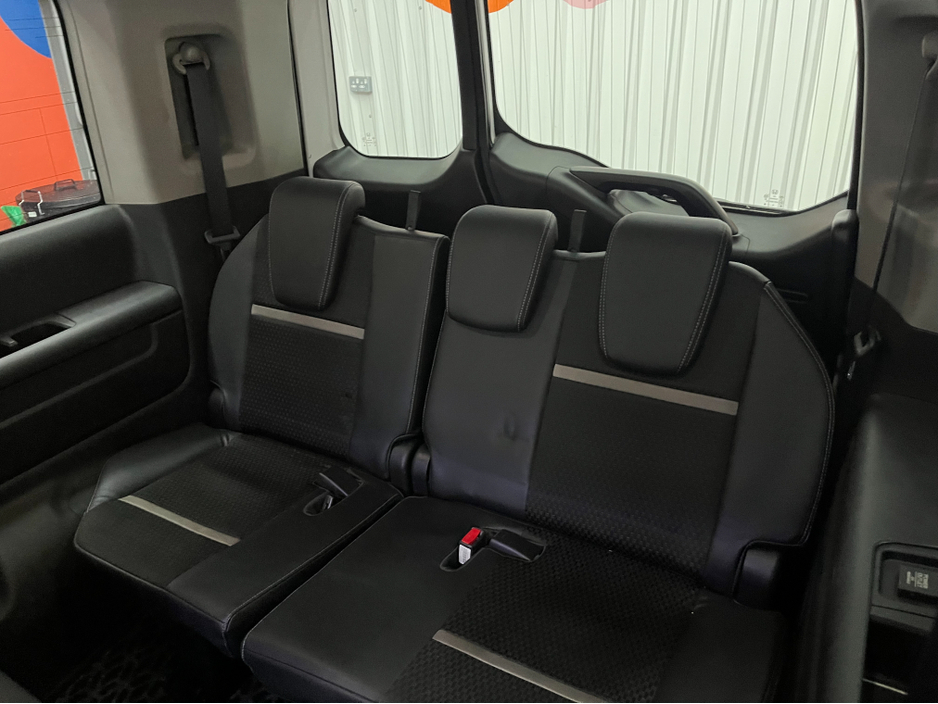 2019 Honda Stepwagon - image 15