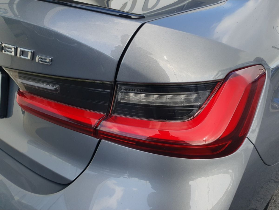 2023 BMW 3 Series - image 20