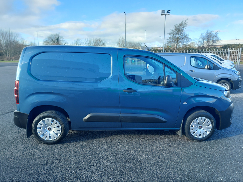2025 Citroen Berlingo LX PLUS BLUEHDI 100 MWB 650KG €26,500