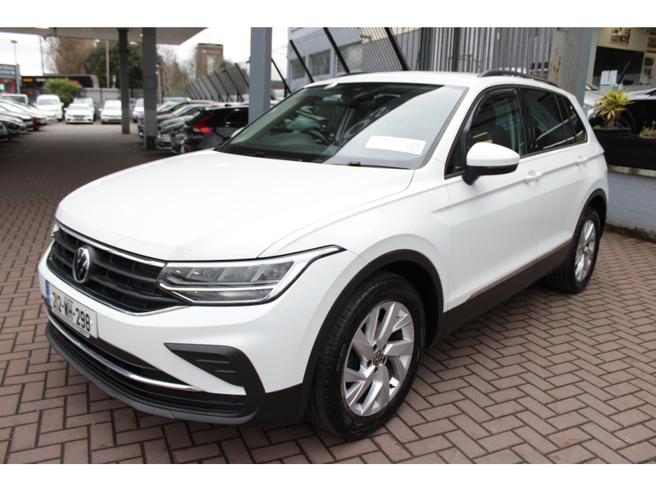 2021 Volkswagen Tiguan - image 8