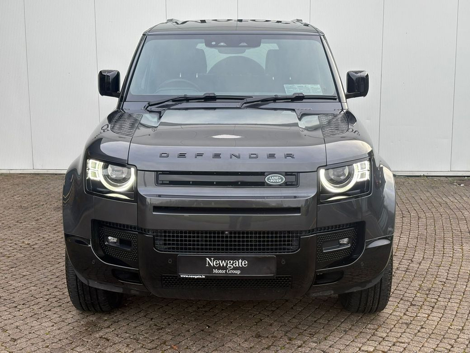 2025 Land Rover Defender - image 2