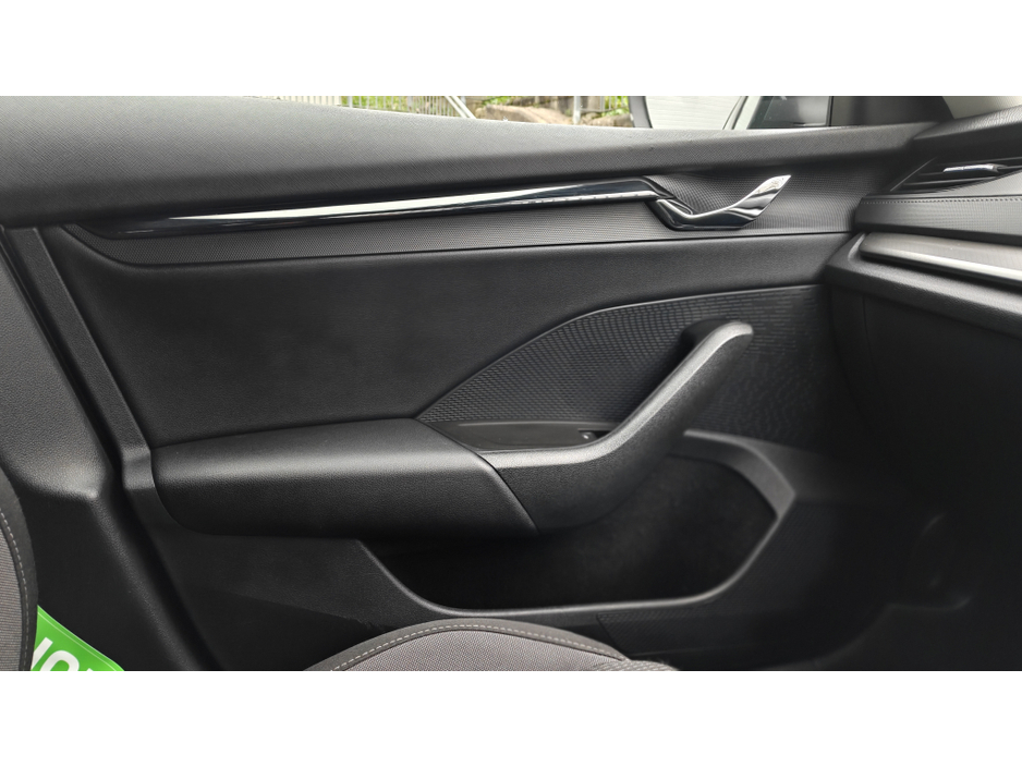 2024 Skoda Octavia AMBITION 2.0 TDI 115 BHP-GRAPHITE GREY METALLIC- FACTORY REAR SPOLIER- BLACK BADGING €29,950