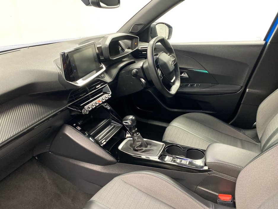 2023 Peugeot 2008 - image 2