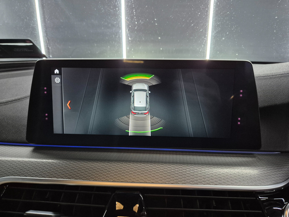 2017 BMW 5 Series - image 12