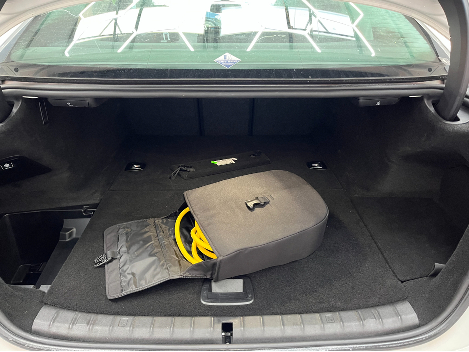 2022 BMW 5 Series - image 8