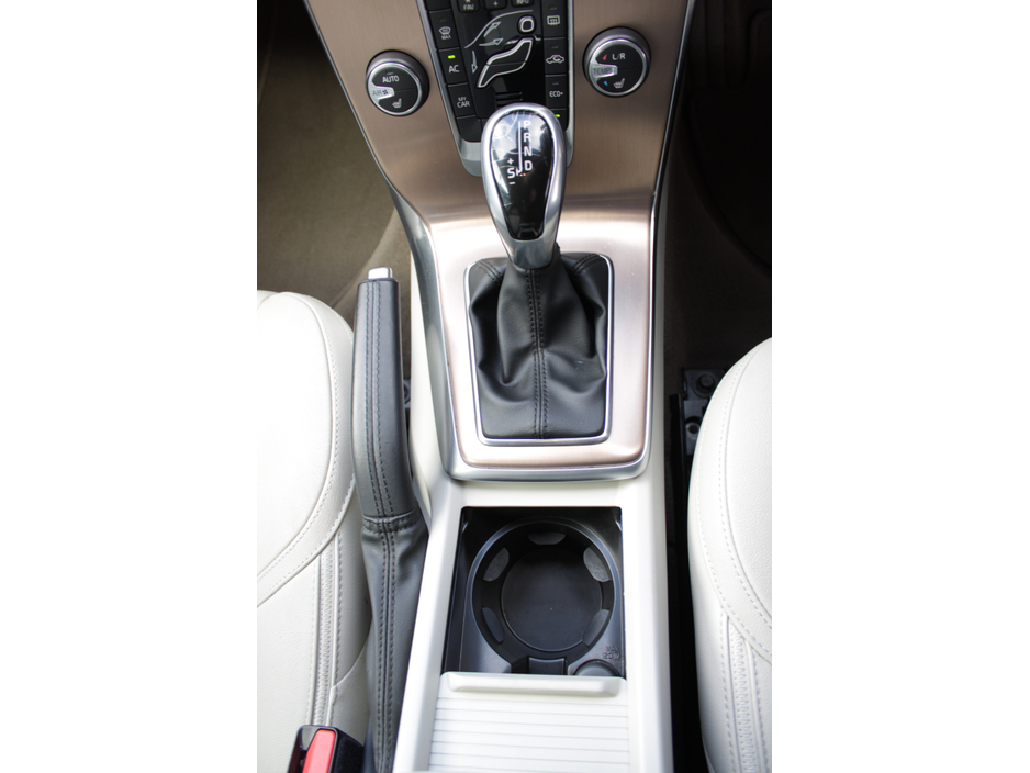 2016 Volvo V40 Cross Country 2.0D4 CROSSCOUNTRY 5DR HATCHBACK AUTO HUGE SPEC  // 1 OWNER CAR // AS NEW CONDITION THROUGHOUT // BUY WITH CONFIDENCE AA AND SIMI APPROVED DEALER 2026 // FINANCE ARRANGED // €13,950