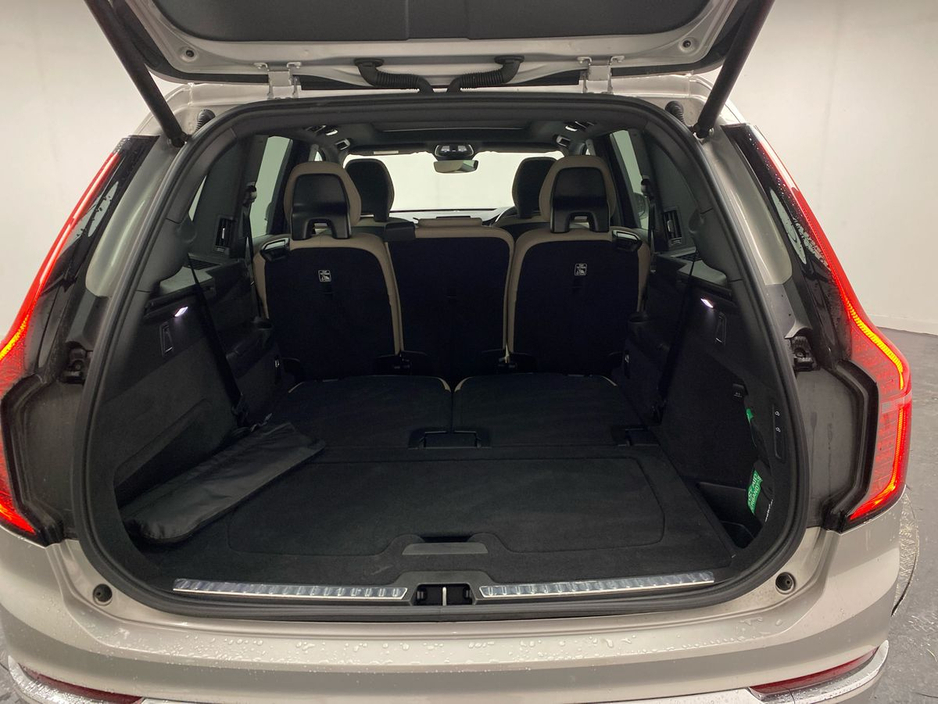 2025 Volvo XC90 - image 9