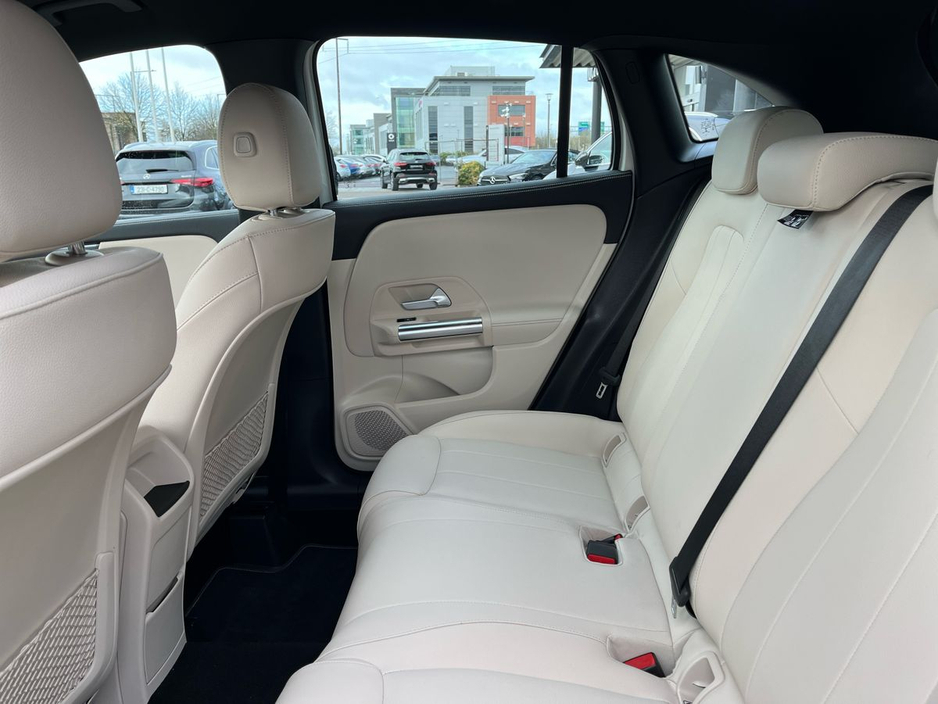 2022 Mercedes-Benz GLA Class - image 13