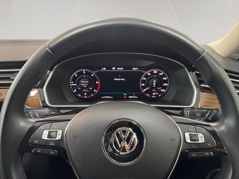 2019 Volkswagen Passat - image 13