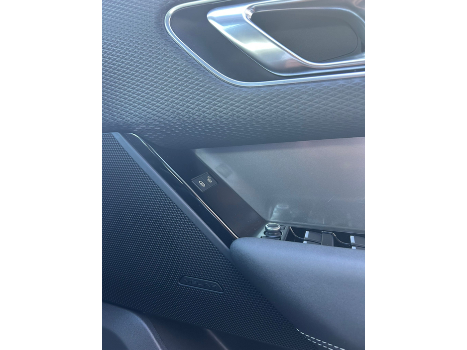 2018 Land Rover Range Rover Velar - image 17