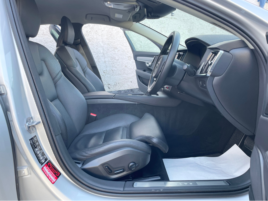 2020 Volvo S90 - image 8