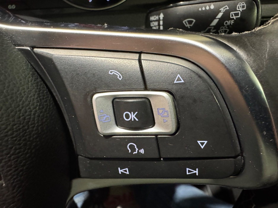 2016 Volkswagen Golf - image 27