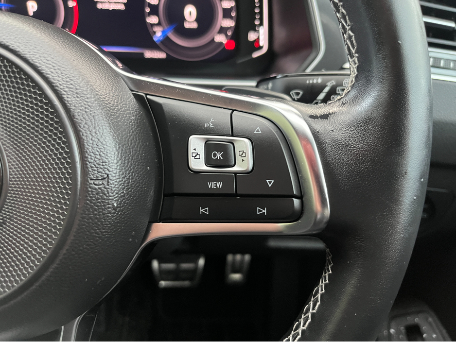 2020 Volkswagen Tiguan R-LINE 4MOTION AUTOMATIC 2.0 DIESEL //MASSIVE SPEC//DYNAUDIO SOUND SYSTEM//FULL LEATHER HEATED SEATS//360 PARKING CAMERAS//HEAD UP DISPLAY// €35,950