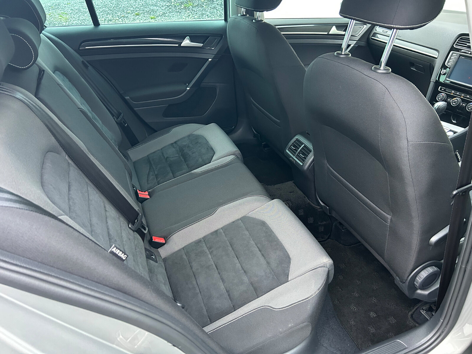 2017 Volkswagen Golf - image 23