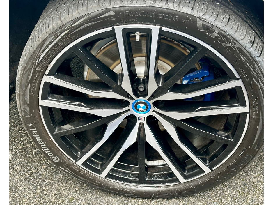 2025 BMW X5 - image 23