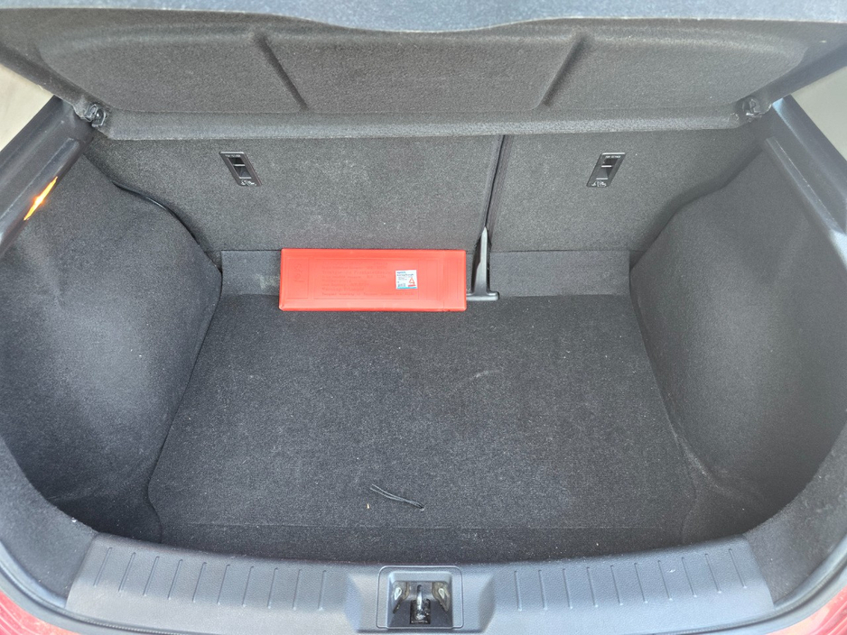 2015 Nissan Pulsar - image 8