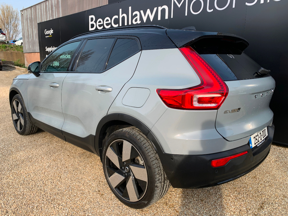 2025 Volvo EX40 - image 6