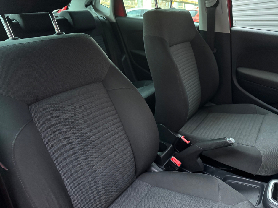 2013 Volkswagen Polo - image 7