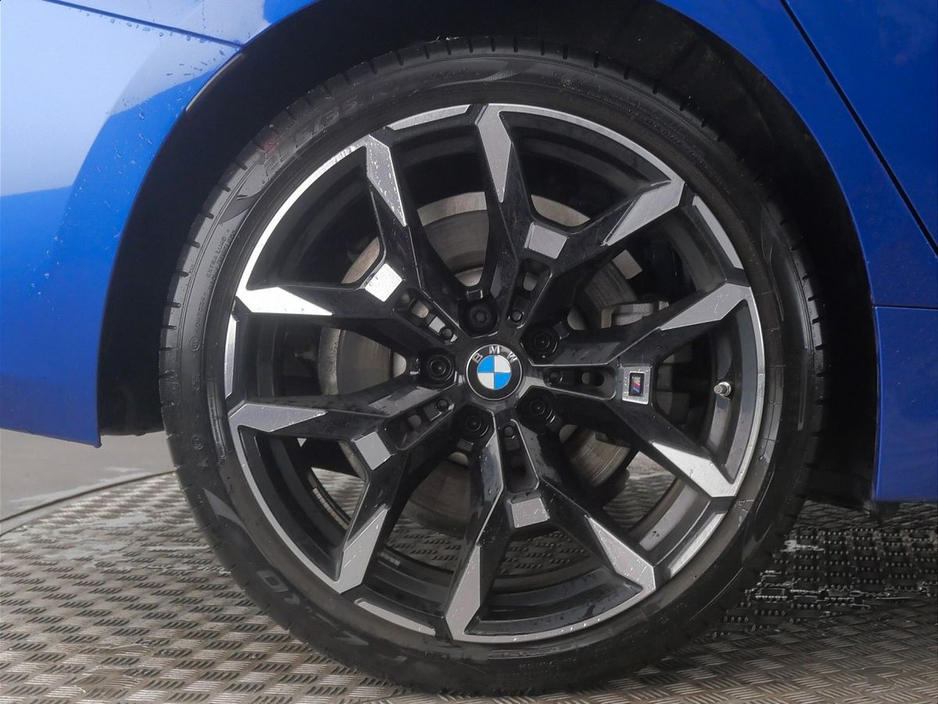 2025 BMW 3 Series - image 14