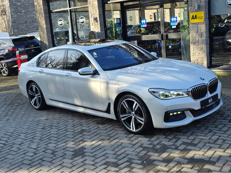 2017 BMW 7 Series - image 7