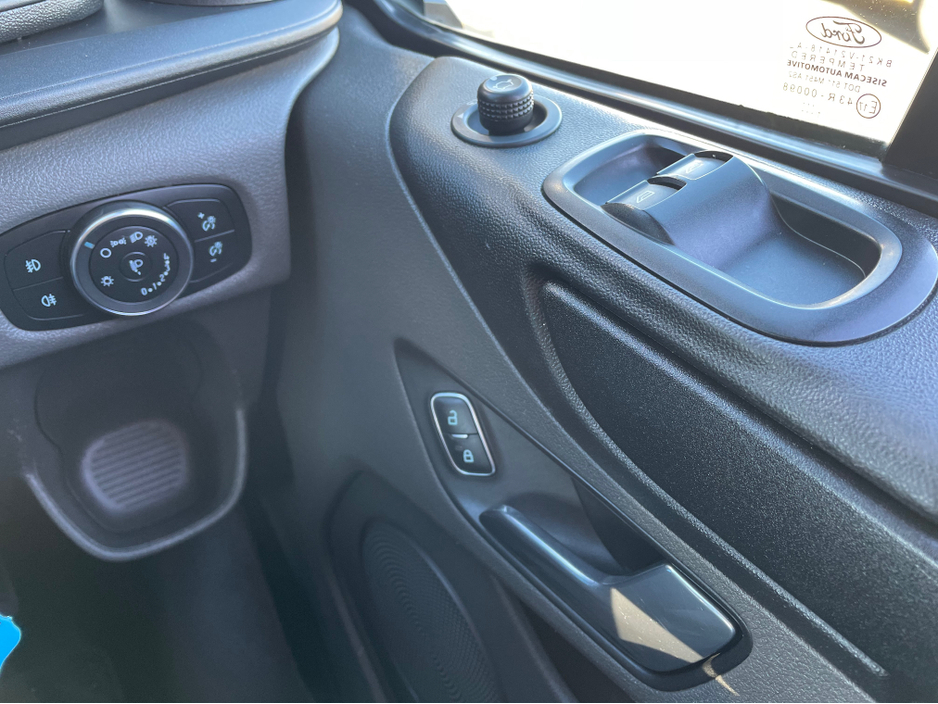 2022 Ford Transit Custom - image 17