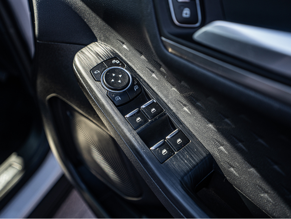 2020 Ford Kuga - image 30