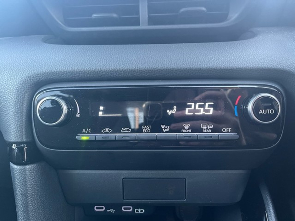 2025 Toyota Yaris YARIS LUNA SPORT €28,888