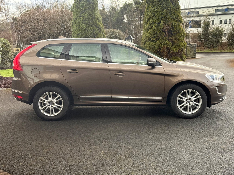 2015 Volvo XC60 - image 8