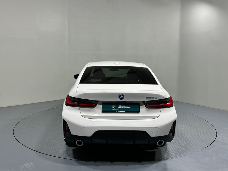 2025 BMW 3 Series - image 6