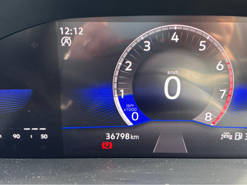 2023 Volkswagen T-Roc - image 5