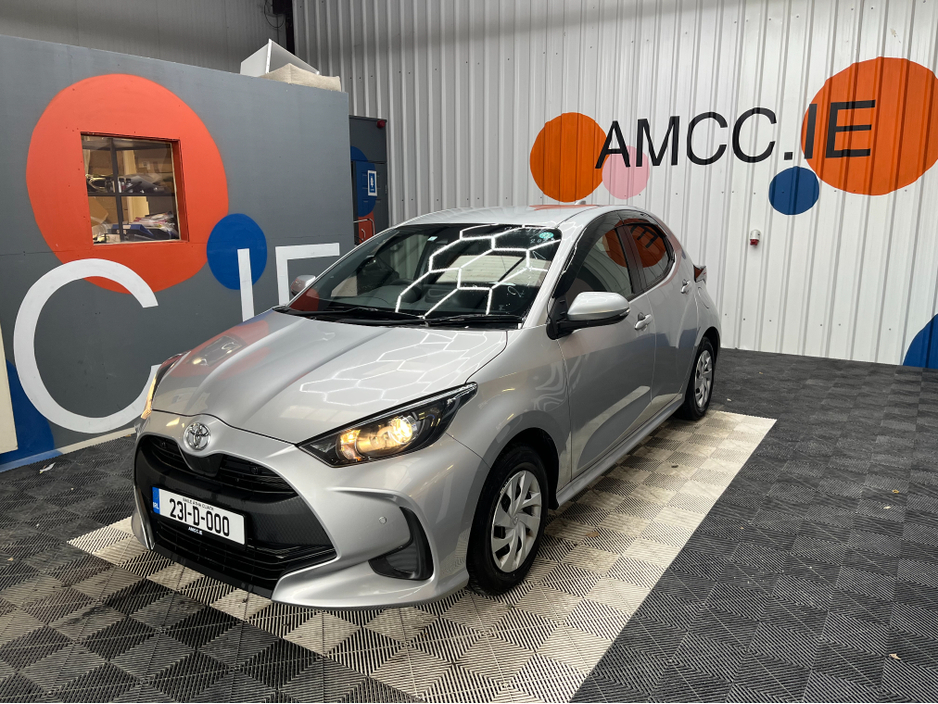 2023 Toyota Yaris - image 5