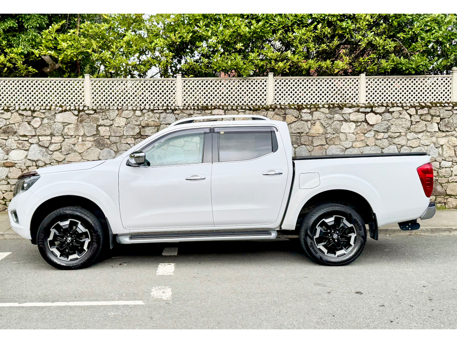 2020 Nissan Navara - image 3