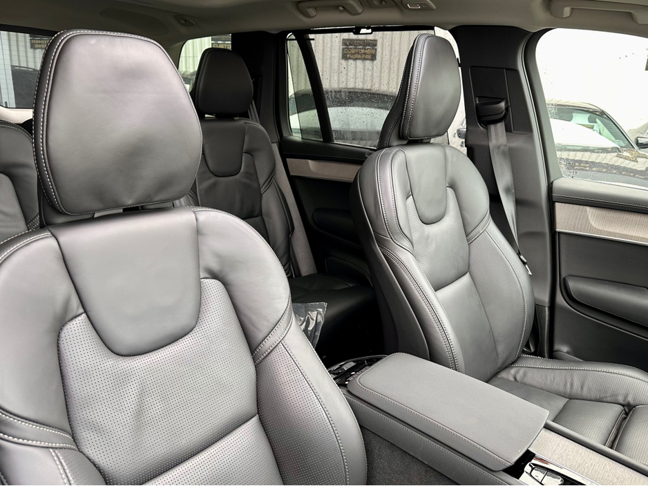2025 Volvo XC90 - image 5