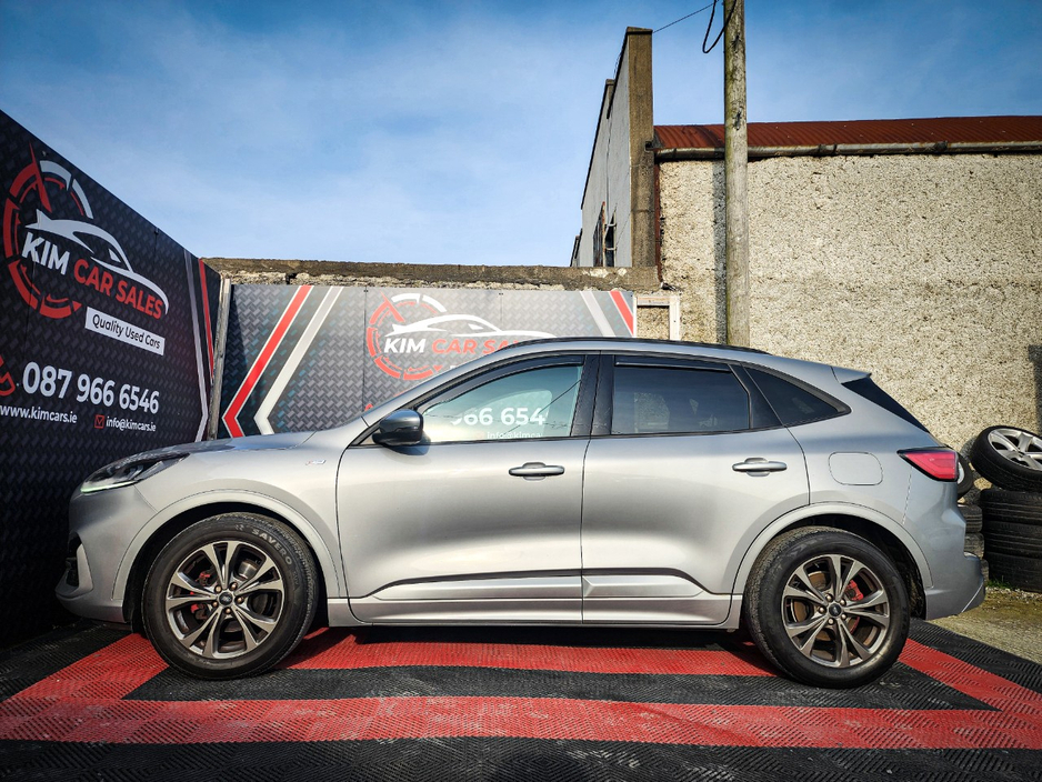 2022 Ford Kuga - image 8