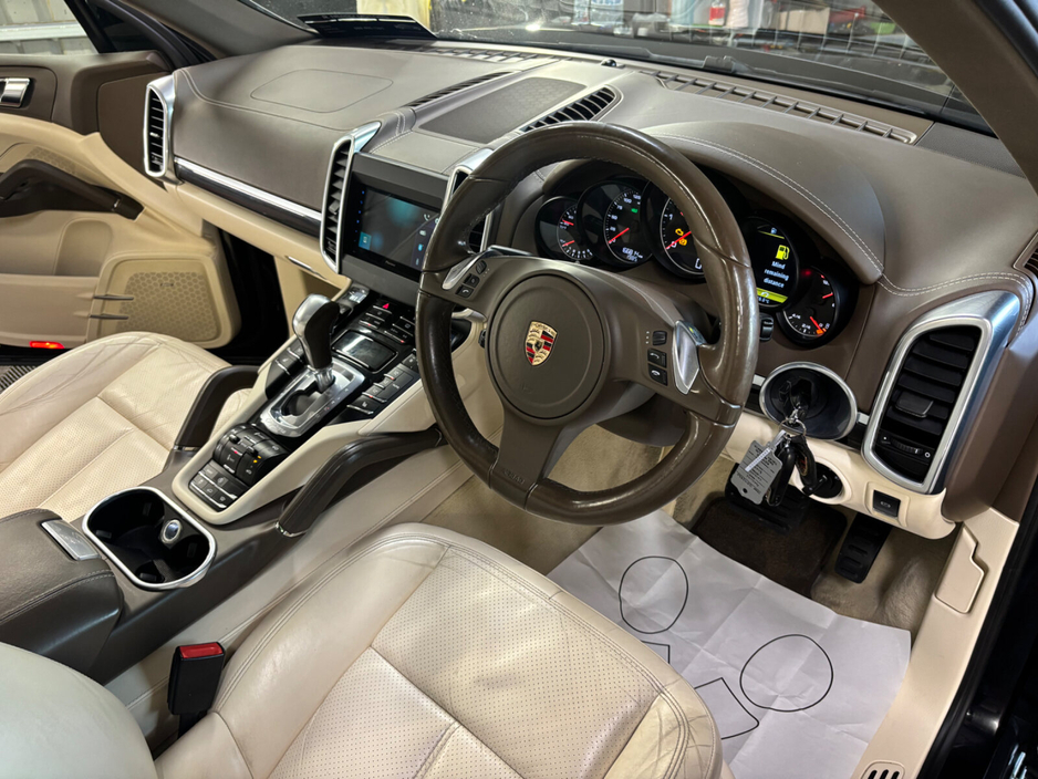 2012 Porsche Cayenne - image 8