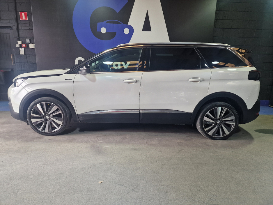 2019 Peugeot 5008 - image 5