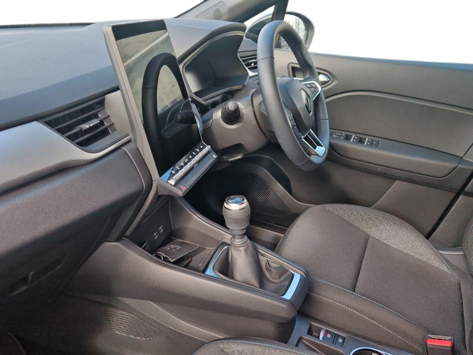 2025 Renault Captur - image 4