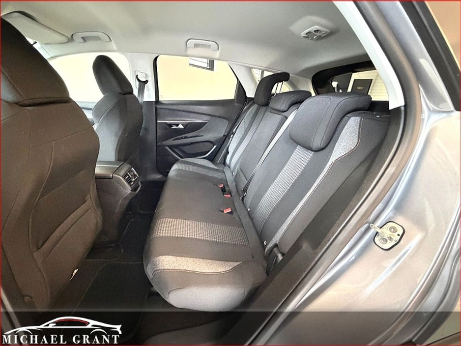 2020 Peugeot 3008 - image 18