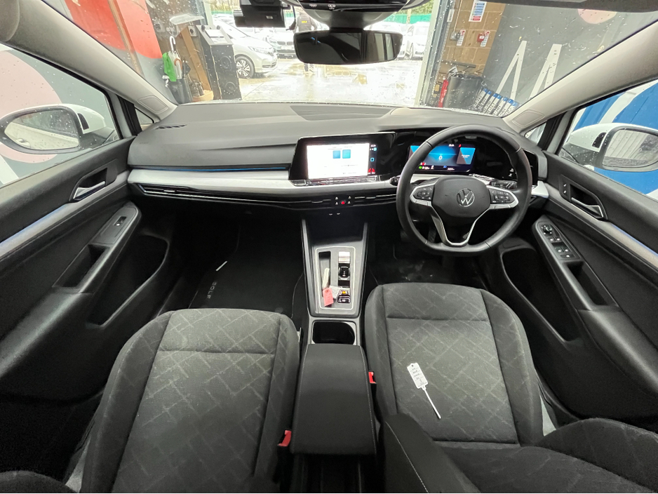 2024 Volkswagen Golf - image 15