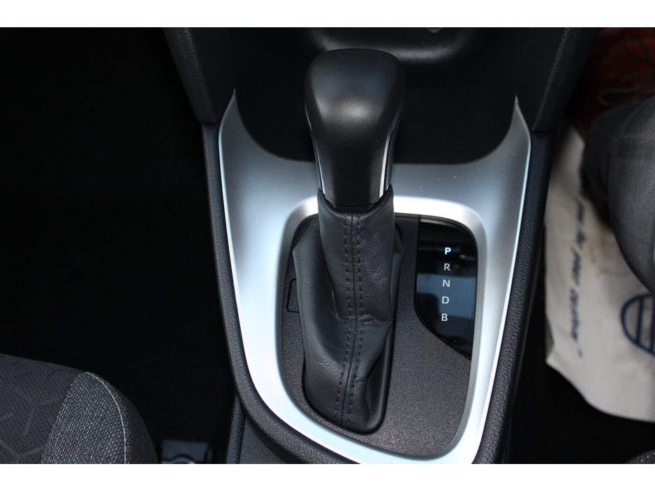 2023 Toyota Yaris Cross 1.5 Hybrid CVT Luna Sport €28,950