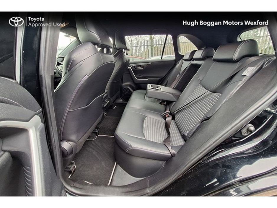 2022 Toyota Rav4 - image 7